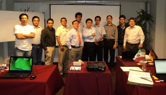 Foto grupal de participantes del Curso de Protecciones
